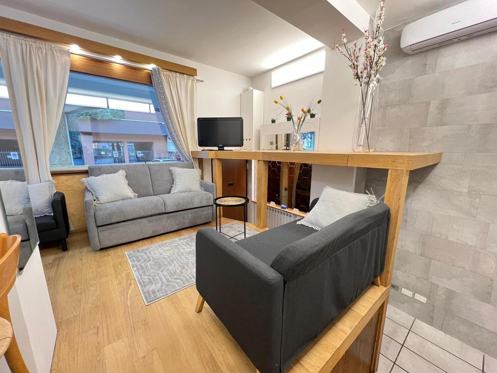 "R&P Apartment", Short Term Stay, Elegant Design, Bisceglie Metro Station, Easy For San Siro And Fiera Milano, Free Parking Exteriér fotografie